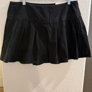 NWT. American Eagle Outfitters Black Pleated denim Mini Skirt with Waistband Y2K